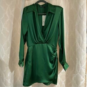 Zara green short dress long sleeves 
Size Small Tag on - New